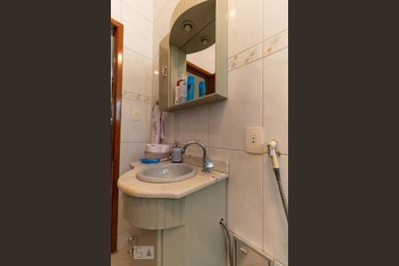 Casa à venda com 180m², 3 quartos e 2 vagas Casa à venda com 180m², 3 quartos e 2 vagasBanheiro 1