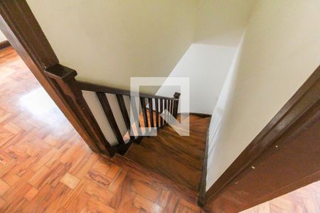 Casa à venda com 80m², 2 quartos e sem vaga Casa à venda com 80m², 2 quartos e sem vagaEscada