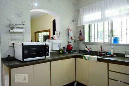 Casa à venda com 240m², 3 quartos e 4 vagasCozinha Pia e Amarios