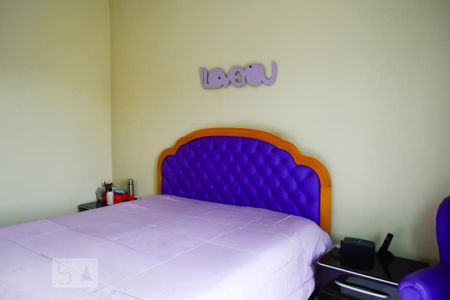 Casa à venda com 240m², 3 quartos e 4 vagasQuarto 1 Vista Lateral