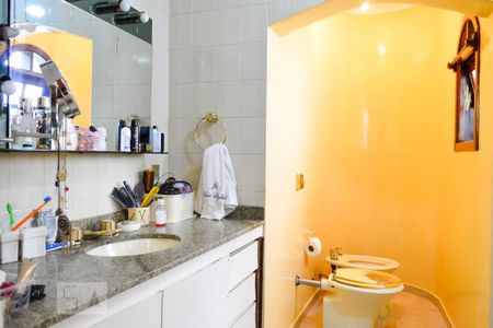 Casa à venda com 240m², 3 quartos e 4 vagasBanheiro Suite Vista Ampla