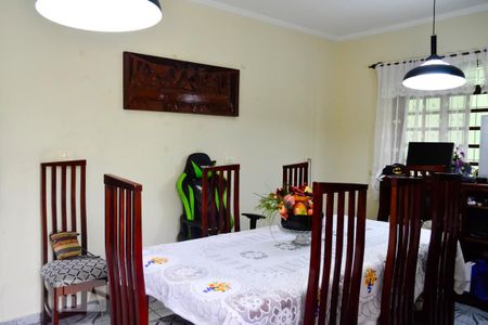 Casa à venda com 240m², 3 quartos e 4 vagasSala de Jantar Vista lateral