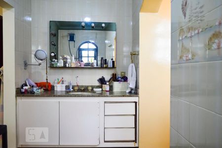 Casa à venda com 240m², 3 quartos e 4 vagasBanheiro Suite Entrada