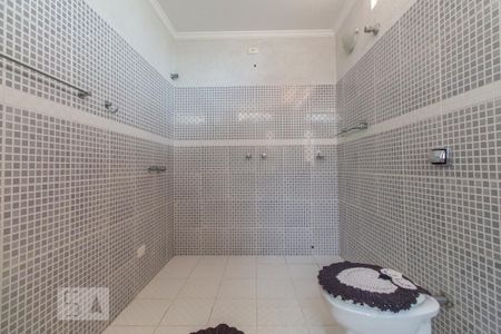 Casa à venda com 390m², 6 quartos e 4 vagasBanheiro do quarto 3