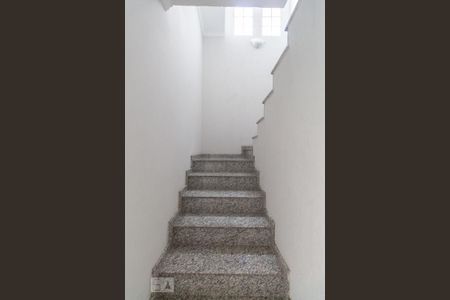 Casa à venda com 390m², 6 quartos e 4 vagasEscada