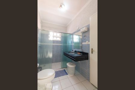 Casa à venda com 390m², 6 quartos e 4 vagasBanheiro do quarto 5 e 6