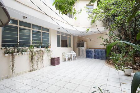 Casa à venda com 269m², 4 quartos e 4 vagas Casa à venda com 269m², 4 quartos e 4 vagasÁrea comum