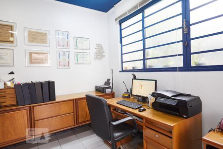 Casa à venda com 269m², 4 quartos e 4 vagas Casa à venda com 269m², 4 quartos e 4 vagasEscritório 4