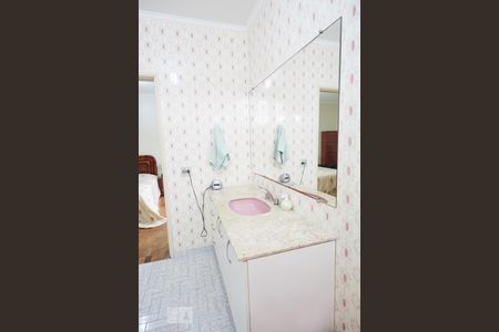 Casa à venda com 269m², 4 quartos e 4 vagas Casa à venda com 269m², 4 quartos e 4 vagasBanheiro do Quarto 1