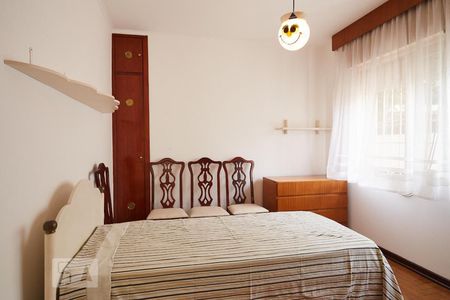 Casa à venda com 269m², 4 quartos e 4 vagas Casa à venda com 269m², 4 quartos e 4 vagasQuarto 2