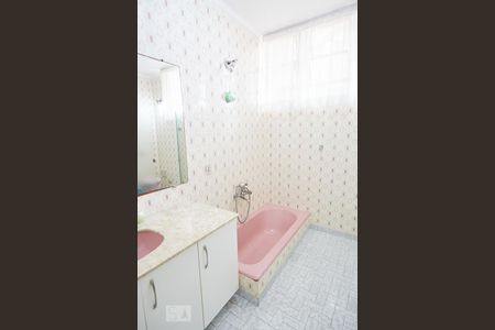 Casa à venda com 269m², 4 quartos e 4 vagas Casa à venda com 269m², 4 quartos e 4 vagasBanheiro do Quarto 1