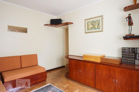 Casa à venda com 269m², 4 quartos e 4 vagas Casa à venda com 269m², 4 quartos e 4 vagasSala de TV