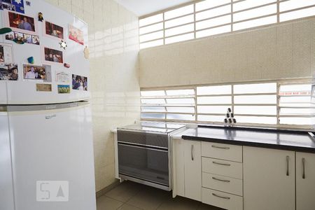 Casa à venda com 269m², 4 quartos e 4 vagas Casa à venda com 269m², 4 quartos e 4 vagasCozinha