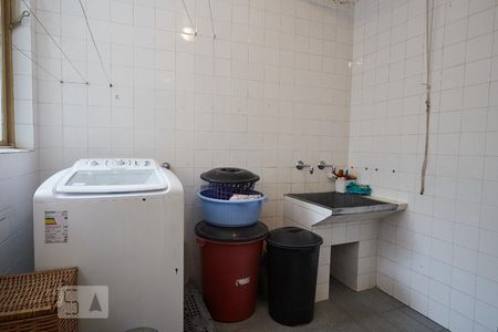 Casa à venda com 269m², 4 quartos e 4 vagas Casa à venda com 269m², 4 quartos e 4 vagasÁrea de Serviço