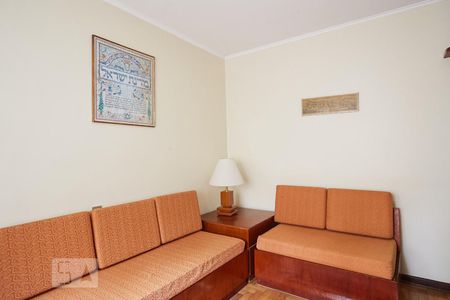 Casa à venda com 269m², 4 quartos e 4 vagas Casa à venda com 269m², 4 quartos e 4 vagasSala de TV