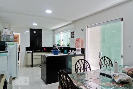 Casa à venda com 230m², 4 quartos e 3 vagas Casa à venda com 230m², 4 quartos e 3 vagasCozinha