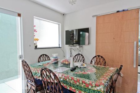 Casa à venda com 230m², 4 quartos e 3 vagas Casa à venda com 230m², 4 quartos e 3 vagasCozinha