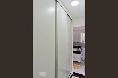 Casa à venda com 230m², 4 quartos e 3 vagas Casa à venda com 230m², 4 quartos e 3 vagasCloset da suíte 3