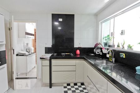 Casa à venda com 230m², 4 quartos e 3 vagas Casa à venda com 230m², 4 quartos e 3 vagasCozinha