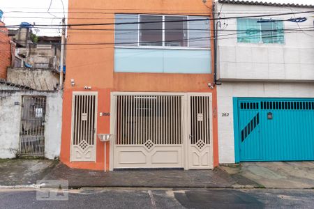 Casa para alugar com 180m², 2 quartos e 1 vaga Casa para alugar com 180m², 2 quartos e 1 vagaFachada