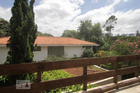 Casa à venda com 500m², 5 quartos e 7 vagasVista do quarto 2
