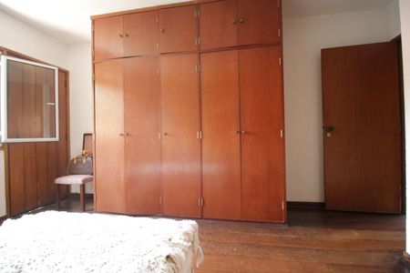 Casa à venda com 500m², 5 quartos e 7 vagasBanheiro do Quarto 2