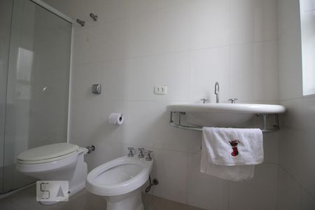 Casa à venda com 500m², 5 quartos e 7 vagasBanheiro da suíte 1