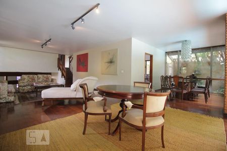 Casa à venda com 500m², 5 quartos e 7 vagasSala