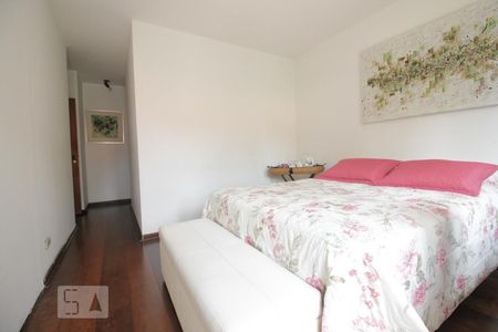 Casa à venda com 500m², 5 quartos e 7 vagasSuíte 2