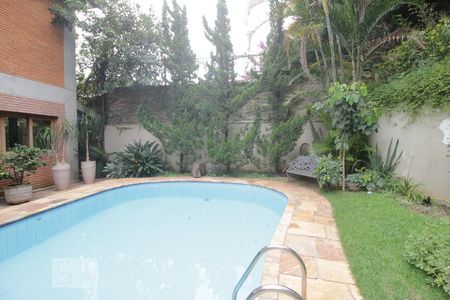 Casa à venda com 500m², 5 quartos e 7 vagasÁrea Externa