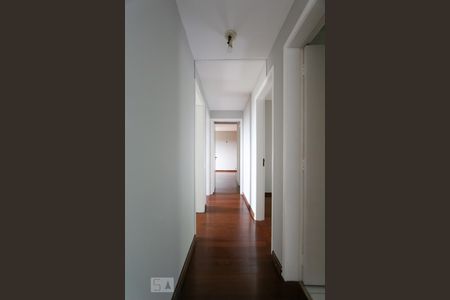 Corredor de apartamento à venda com 4 quartos, 125m² em Vila Suzana, São Paulo