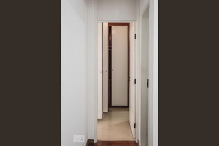 Corredor de apartamento à venda com 3 quartos, 90m² em Alphaville Industrial, Barueri