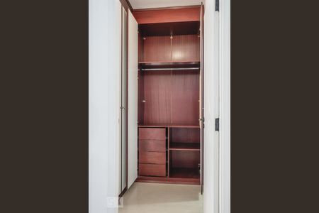 Apartamento à venda com 90m², 3 quartos e 2 vagasQuarto Suíte - Armários