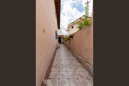 Casa à venda com 220m², 3 quartos e 3 vagas Casa à venda com 220m², 3 quartos e 3 vagasCorredor