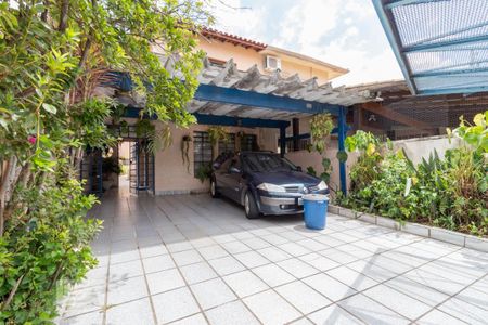 Casa à venda com 220m², 3 quartos e 3 vagas Casa à venda com 220m², 3 quartos e 3 vagasGaragem