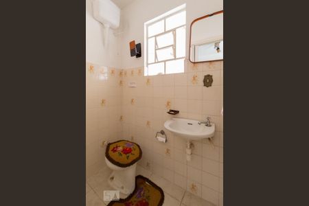 Casa à venda com 220m², 3 quartos e 3 vagas Casa à venda com 220m², 3 quartos e 3 vagasBanheiro de Serviço