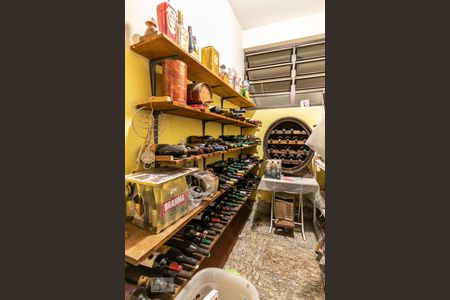 Casa à venda com 580m², 3 quartos e 8 vagasAdega 