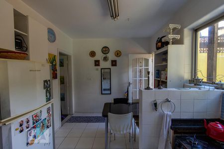 Casa à venda com 170m², 4 quartos e 2 vagasCozinha