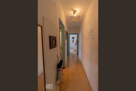 Casa à venda com 170m², 4 quartos e 2 vagasCorredor