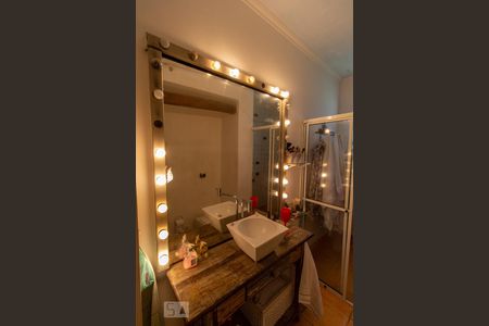 Casa à venda com 170m², 4 quartos e 2 vagasBanheiro