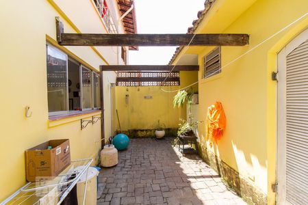 Casa à venda com 170m², 4 quartos e 2 vagasQuintal