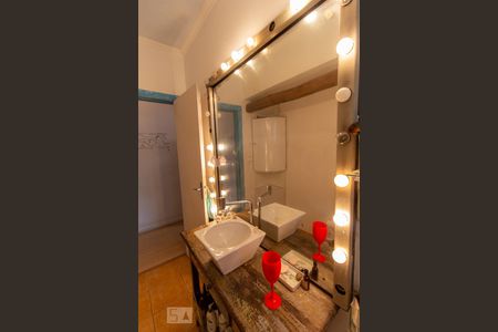 Casa à venda com 170m², 4 quartos e 2 vagasBanheiro