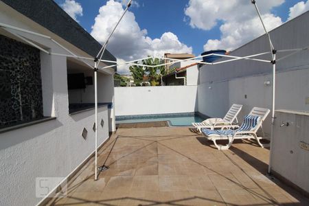 Casa à venda com 380m², 3 quartos e 2 vagasÁrea da piscina