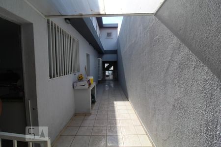 Casa à venda com 380m², 3 quartos e 2 vagasCorredor lateral