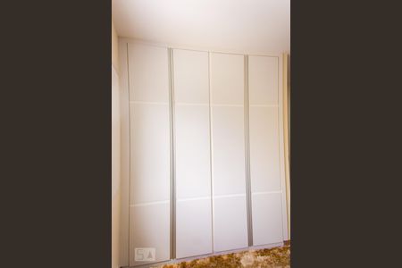 Apartamento à venda com 150m², 4 quartos e 2 vagas Apartamento à venda com 150m², 4 quartos e 2 vagasQuarto 1 - Armário