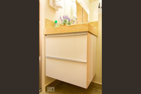 Apartamento à venda com 150m², 4 quartos e 2 vagas Apartamento à venda com 150m², 4 quartos e 2 vagasArmário