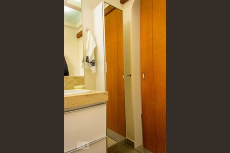 Apartamento à venda com 150m², 4 quartos e 2 vagas Apartamento à venda com 150m², 4 quartos e 2 vagasArmário