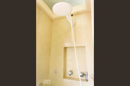 Apartamento à venda com 150m², 4 quartos e 2 vagas Apartamento à venda com 150m², 4 quartos e 2 vagasChuveiro