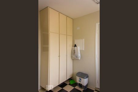 Apartamento à venda com 150m², 4 quartos e 2 vagas Apartamento à venda com 150m², 4 quartos e 2 vagasArmário