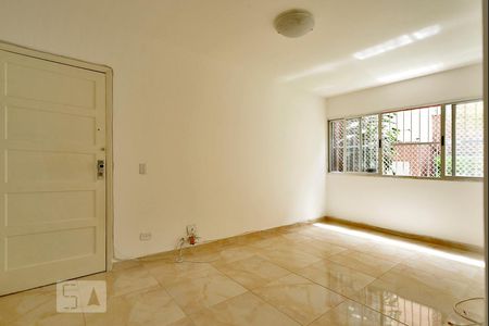 Apartamento para alugar com 65m², 2 quartos e 1 vagaSala